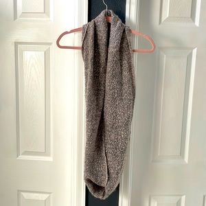 Grey and light pink scarf.